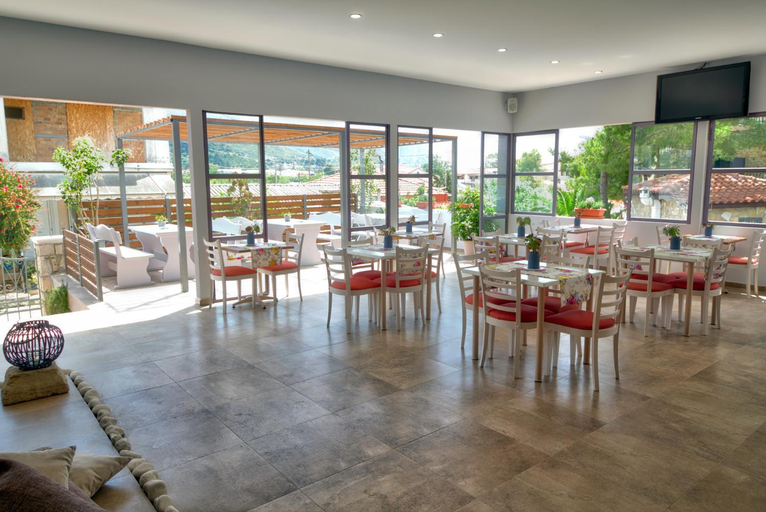 Food & Drinks 2, Two Brothers Studios & Apts, Ionian Islands
