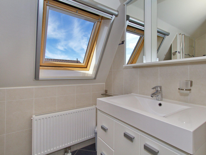 Bathroom 3, Holiday Home in Noordwijk with Sunny Garden, Noordwijk