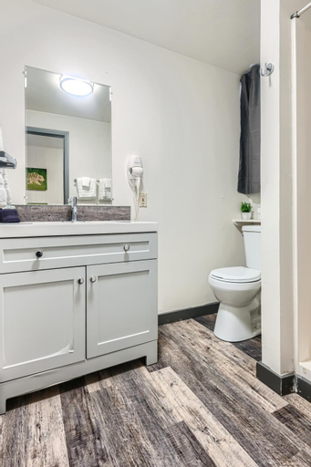 Bathroom 12