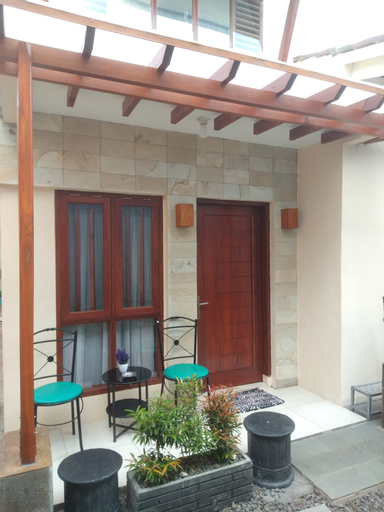 Exterior 13