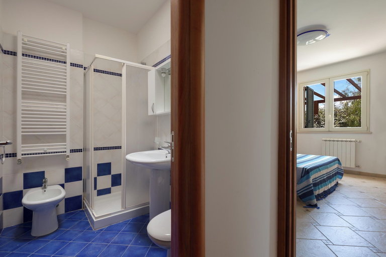 Bathroom 5, 3948 Ondamar - Bilo Piano Rialzato by Barbarhouse, Lecce