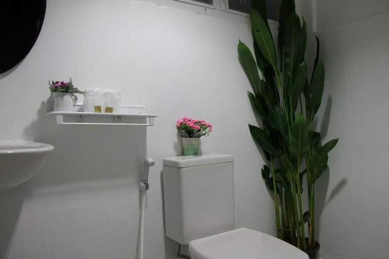 Bathroom 3, Baantalaywhan Resort, Thap Sakae