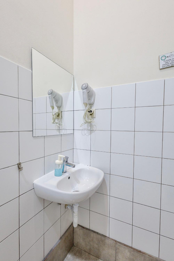 Bathroom 4, Ambiente Hostel Rooms, Lisbon