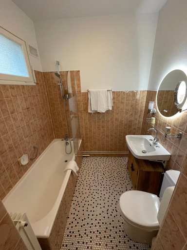 Bathroom 2, Balzac Hotel Restaurant, Ille-et-Vilaine