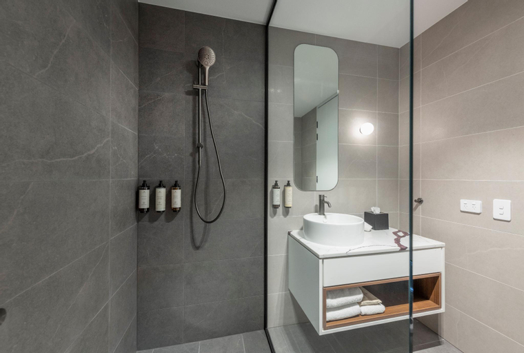 Bathroom 4