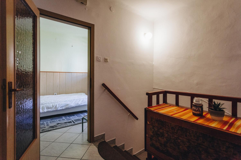 Others 4, House365, Koper