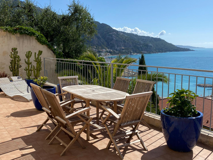Others 4, Villa l'ensoleillee vue panoramique mer, 250 m de la plage et du centre ville, Alpes-Maritimes