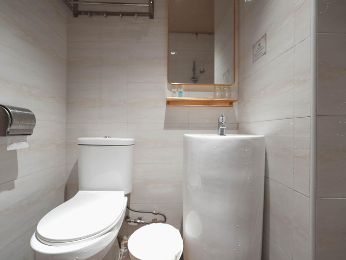 Bathroom 10