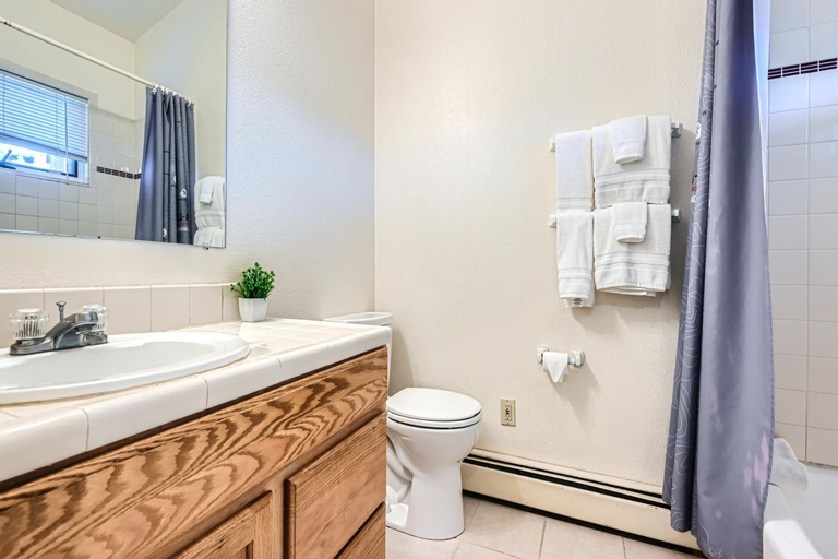 Bathroom 16