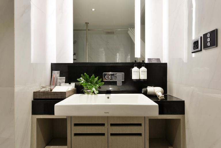 Bathroom 16