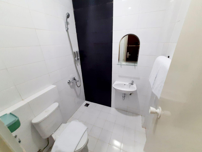 Bathroom 12