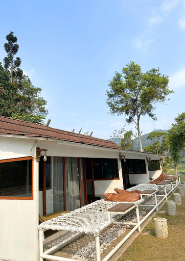 Exterior 14