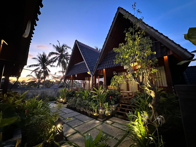 Exterior 10