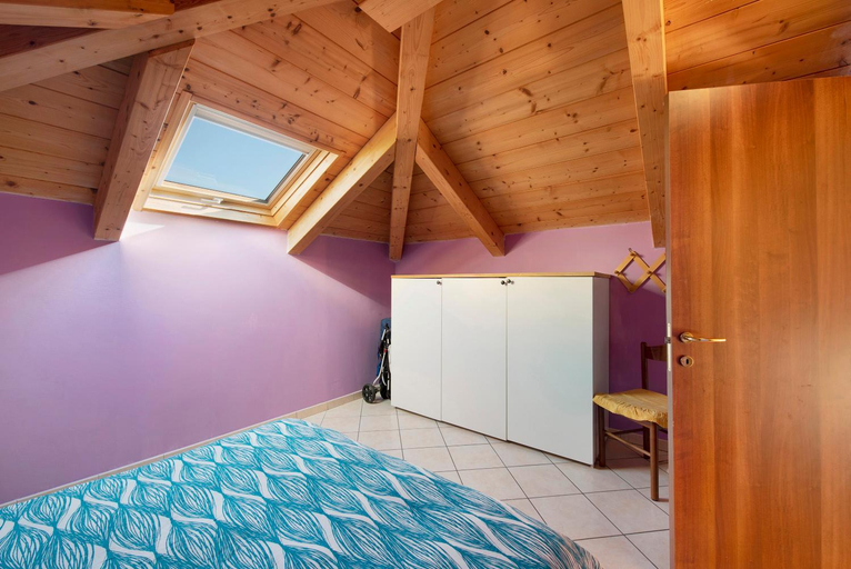 Bedroom 2, Trilocale in villa Apt 5, Savona