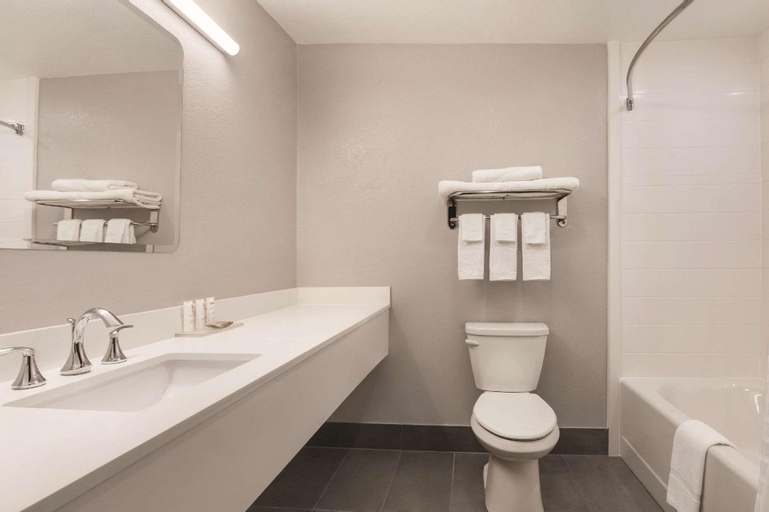 Bathroom 7