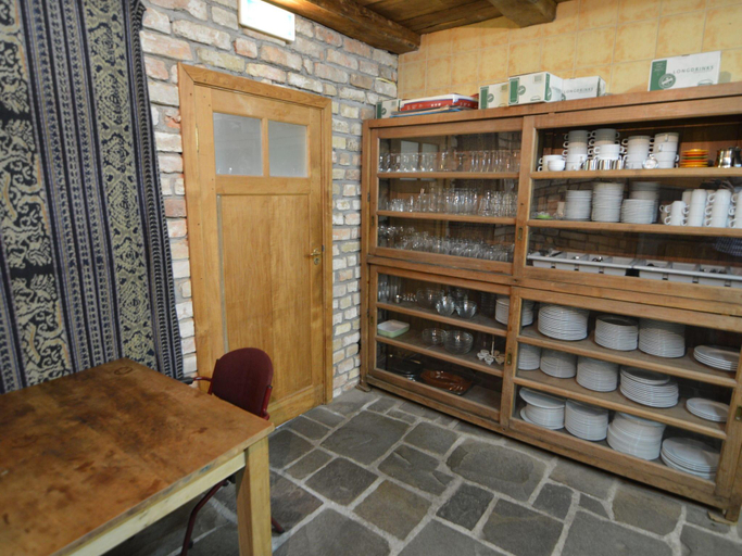 Food & Drinks, Lodge Maasduinen near National Park, Bergen