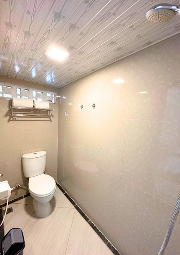 Bathroom 6