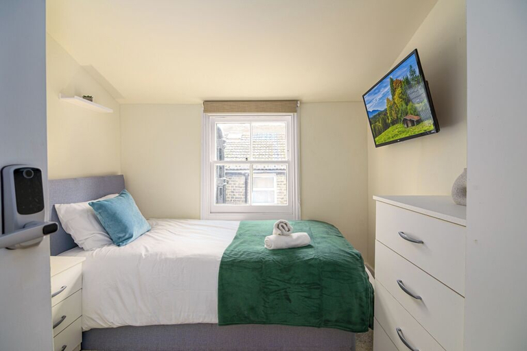 Bedroom 2, Verv Finchley, London
