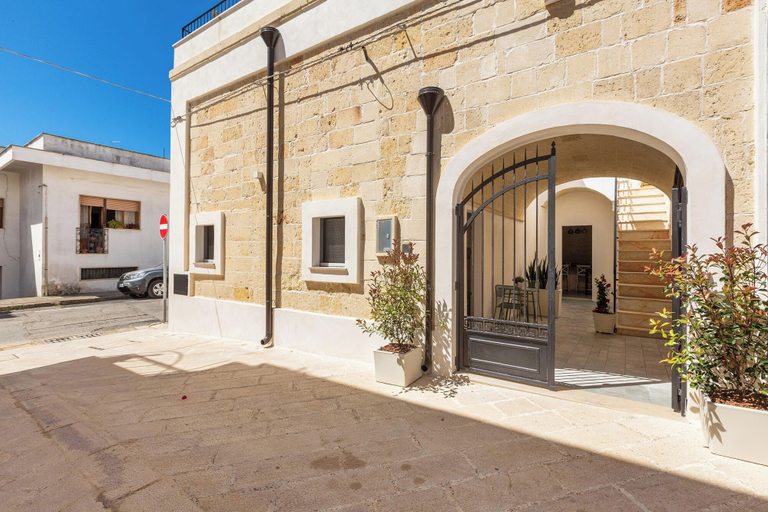 Exterior & Views 2, 3940 LPC - Appartamento 3 by Barbarhouse, Taranto