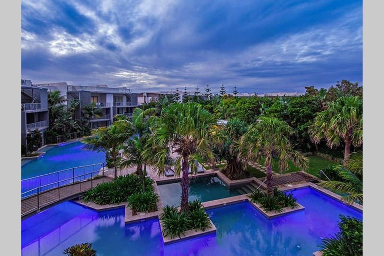 Top-floor beachside apartment with views, Tweed  - Tweed-Heads