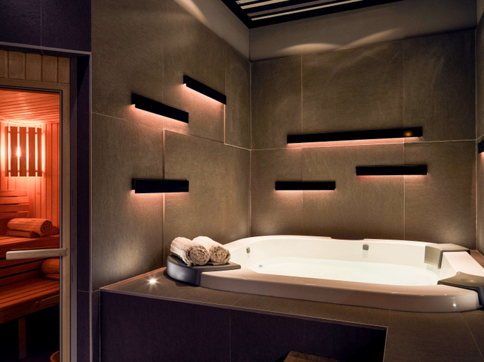 Bathroom 5, Ibis Styles Hyères Rooftop & Spa, Var
