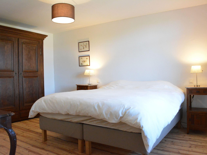 Bedroom 2, Holiday home in Gedinne with forest, Namur