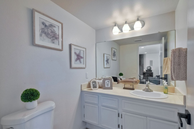 Bathroom 4, Cali Life 4 BDR w/ Pool!, San Diego