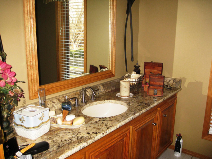 Others 2, McDougall Lane Bed & Breakfast, Division No. 5