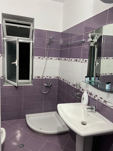 Bathroom 5, Hanna Guest House, Përmetit