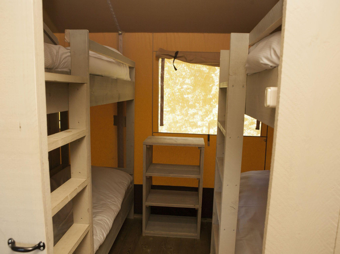 Bedroom 2, Safari Tent in Nature with Private Facilities, Barneveld