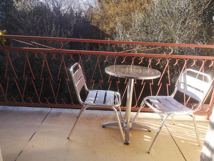 Others 5, Hotel les Troenes, Hérault