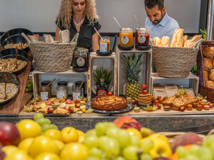 Food & Drinks