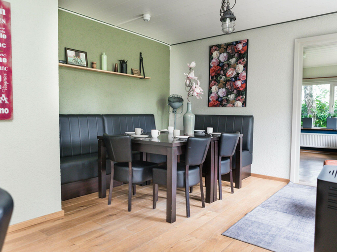 Others 4, Farmhouse in Dalfsen near Forest Trails, Dalfsen