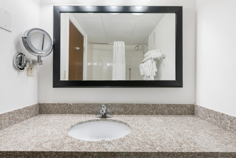 Bathroom 16
