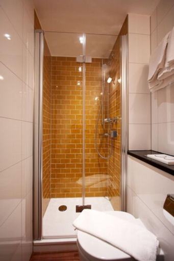 Bathroom 13