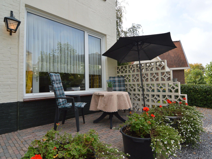 Others 3, Homely Apartment in Schin op Geul with Terrace, Valkenburg aan de Geul