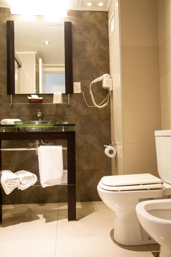 Bathroom 5, Regency Golf – Hotel Urbano, Montevideo
