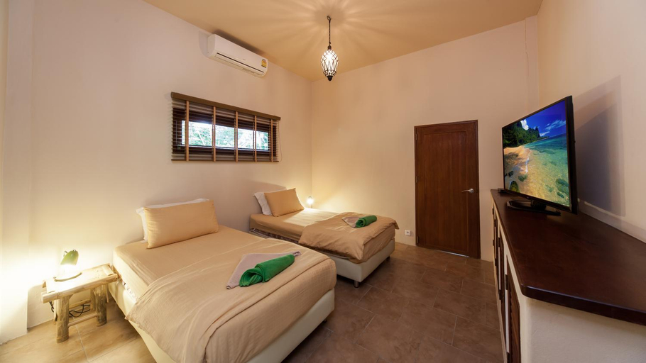 Bedroom 2, Baan Tham 2 villas 10 bedrooms, Ko Phangan