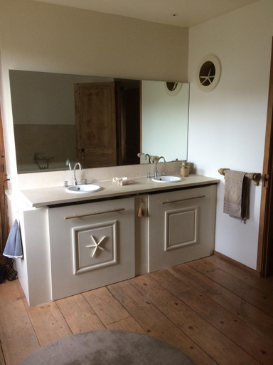 Bathroom 3, Ancienne tonnellerie, Gard