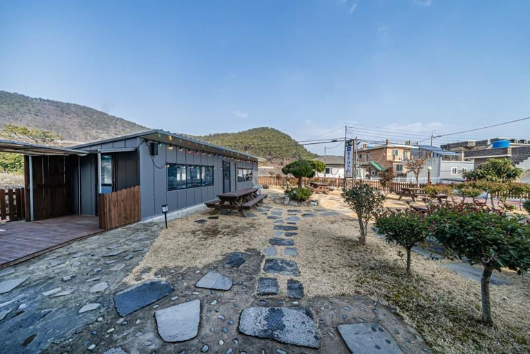 Exterior & Views 1, Geojedo Beach Mongdol House Pension, Geoje