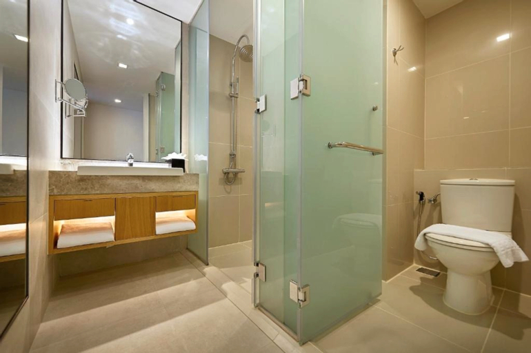 Bathroom 13