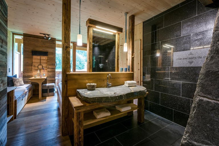 Bathroom 3, mama thresl, Zell am See
