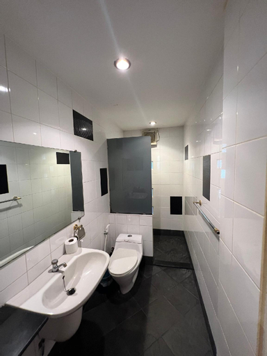 Bathroom 15