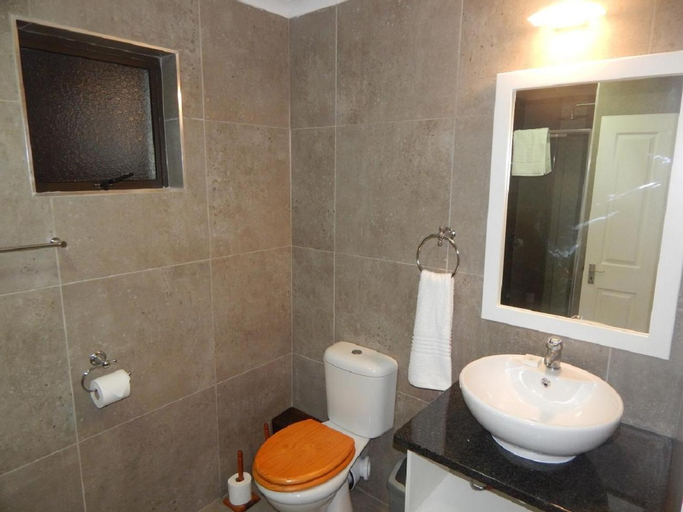 Bathroom 14