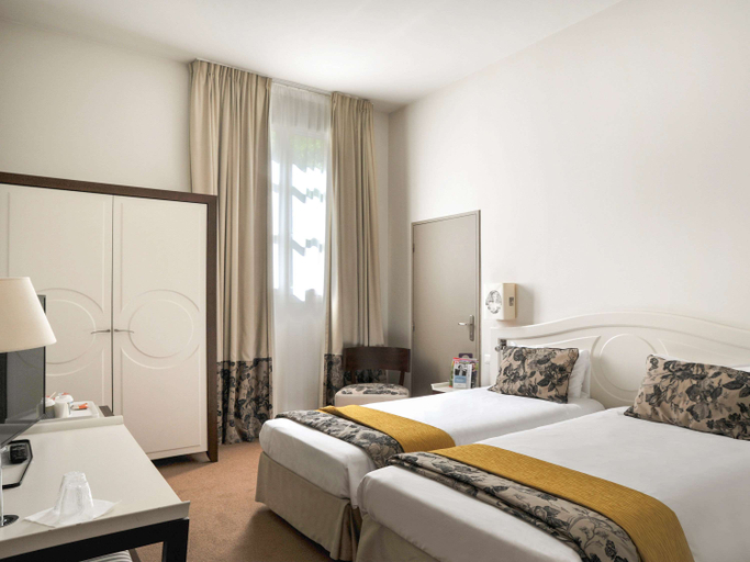 Bedroom 3, Mercure Rambouillet Relays du Château Hotel, Yvelines