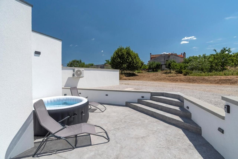 Others 5, Casa Limoncino Koper, Koper