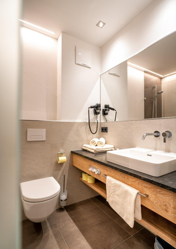 Bathroom, Der Tropolacherhof Hotel & Restaurant, Hermagor
