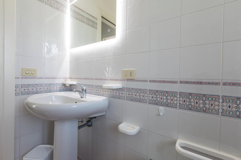 Bathroom 4, 4007 Villa Auruca` by Barbarhouse, Taranto