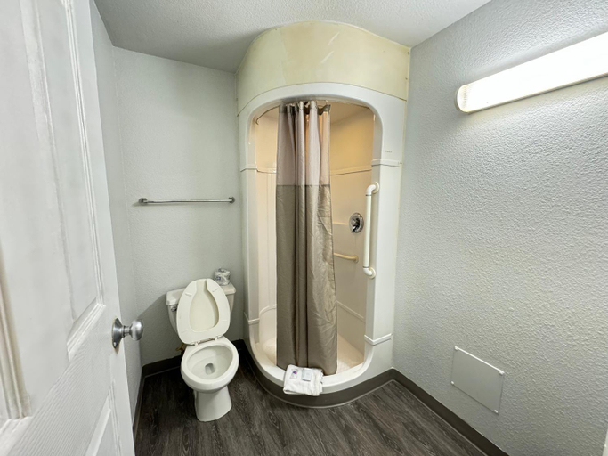 Bathroom 4, Motel 6 Casper, WY, Natrona