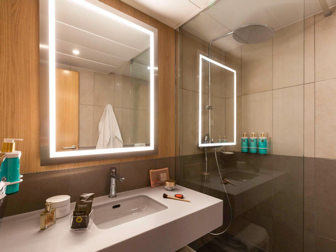 Bathroom 7